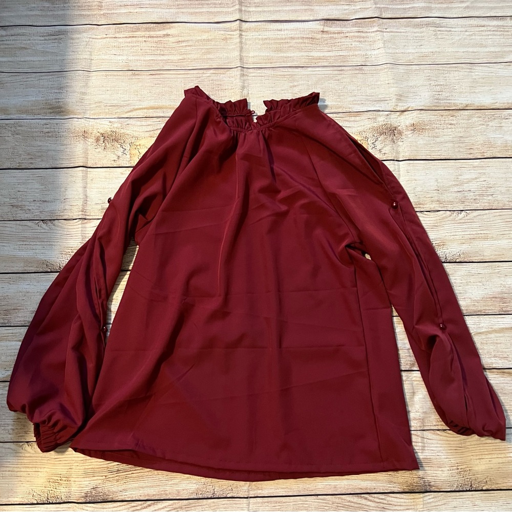 ❤️ 4 for $15 cold shoulder top